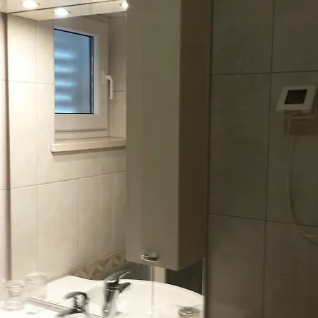 And Astoria * סגט ווראנייצה