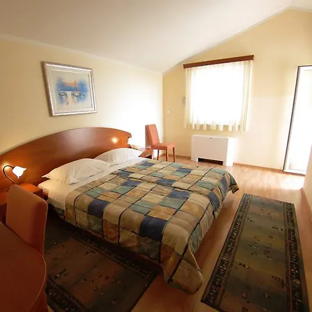 Appartement And Astoria *