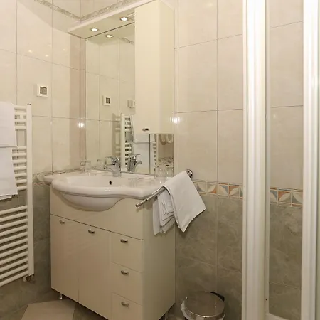 Apartament And Astoria