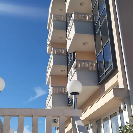 Appartement And Astoria